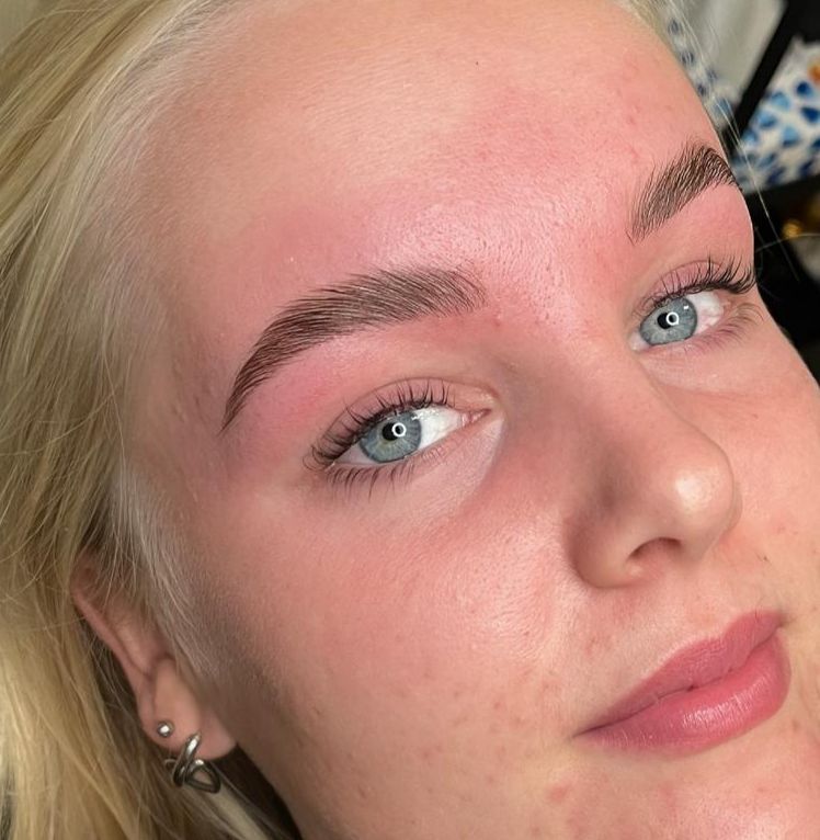 wenkbrauw behandeling henna hybrid styling beauty